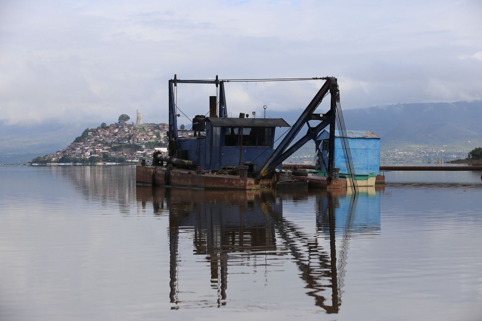 Canal Chapultepec, prioridad para el rescate del lago de Pátzcuaro en 2026: Secma