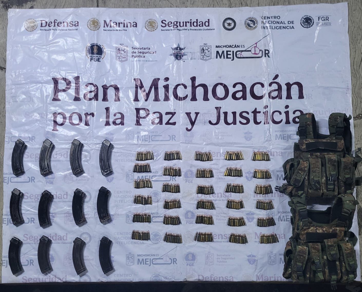 Asegurados 300 cartuchos útiles, 12 cargadores y equipo balístico en Tierra Caliente: SSP Asegurados 300 cartuchos útiles, 12 cargadores y equipo balístico en Tierra Caliente: SSP