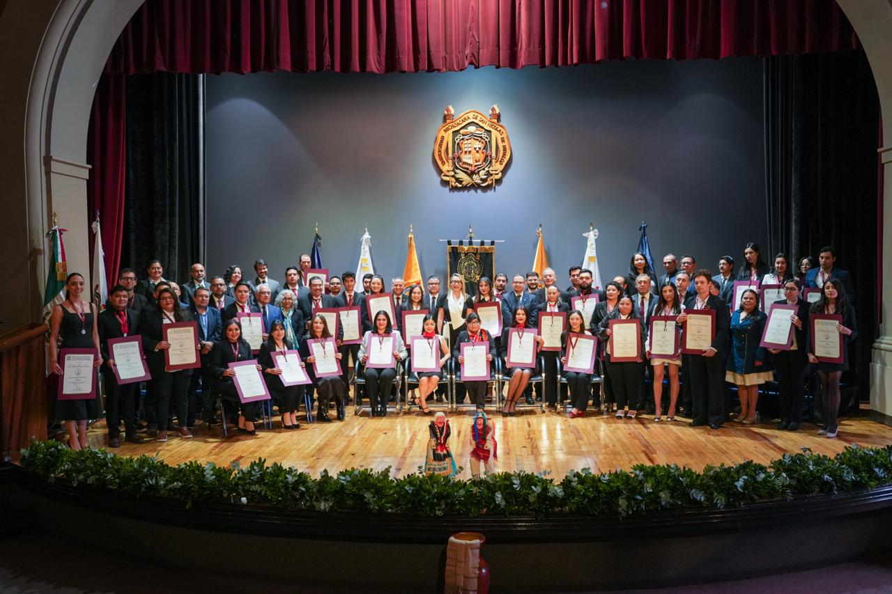 Yarabí Ávila entrega la Medalla “Dr. Ignacio Chávez Sánchez”; insta a nicolaitas a generar conocimiento en beneficio de las comunidades