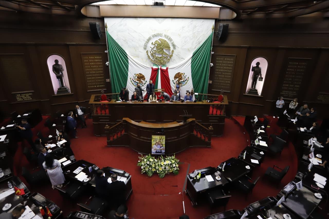 Rinde 76 Legislatura homenaje póstumo a Víctor Mujica, Anayeli Hernández y a su hija