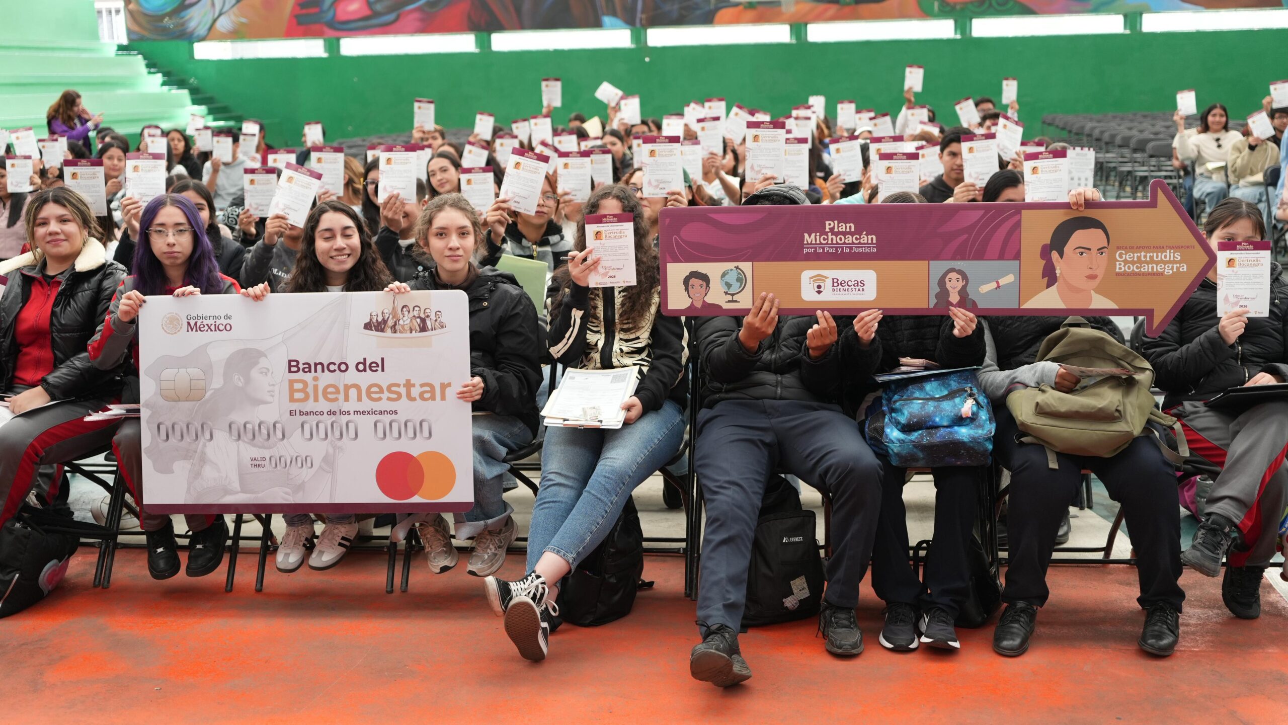 Entregan tarjetas de la Beca Gertrudis Bocanegra a estudiantes normalistas y de la UPN: Iemsysem