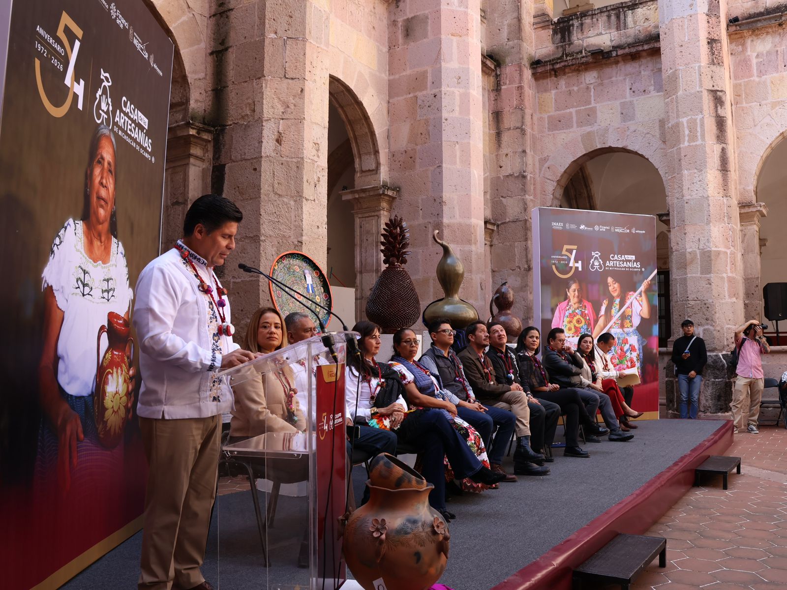 Con la entrega de financiamientos para personas artesanas celebra Casart su 54 aniversario