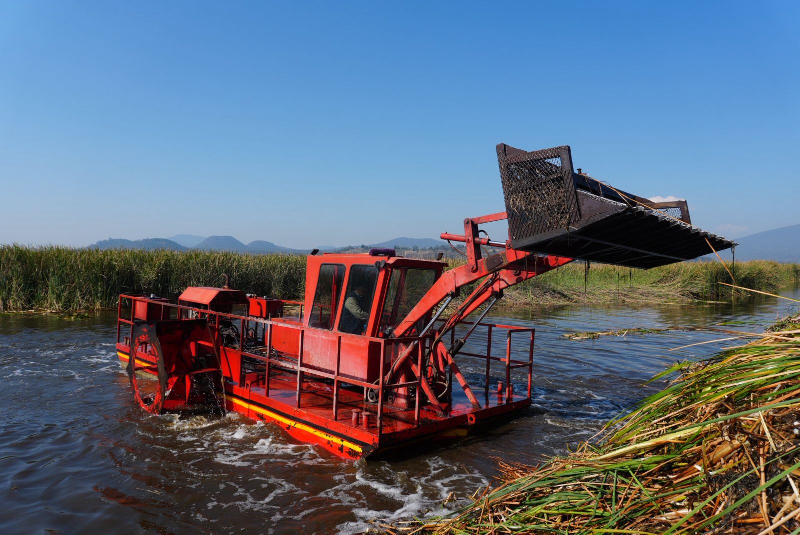 Inicia la rehabilitación estratégica del canal de Jarácuaro en el lago de Pátzcuaro
