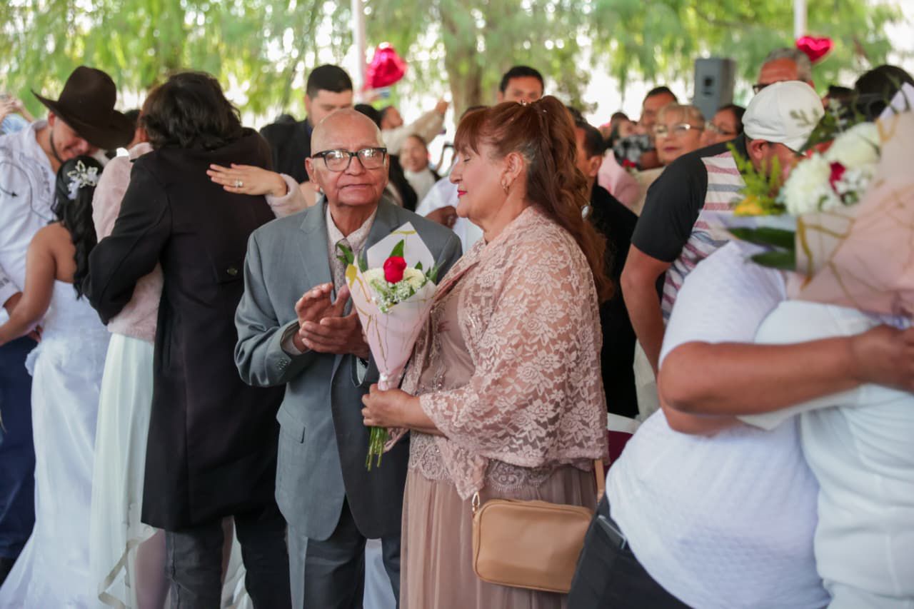 ¡Récord de bodas en Michoacán! Más de 2 mil parejas unen sus vidas en jornada histórica