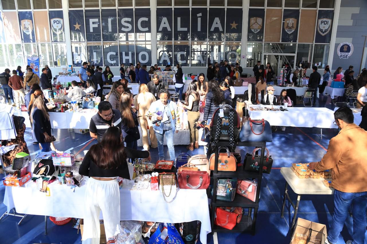 Impulsa FGE bazar interno para fortalecer emprendimientos del personal
