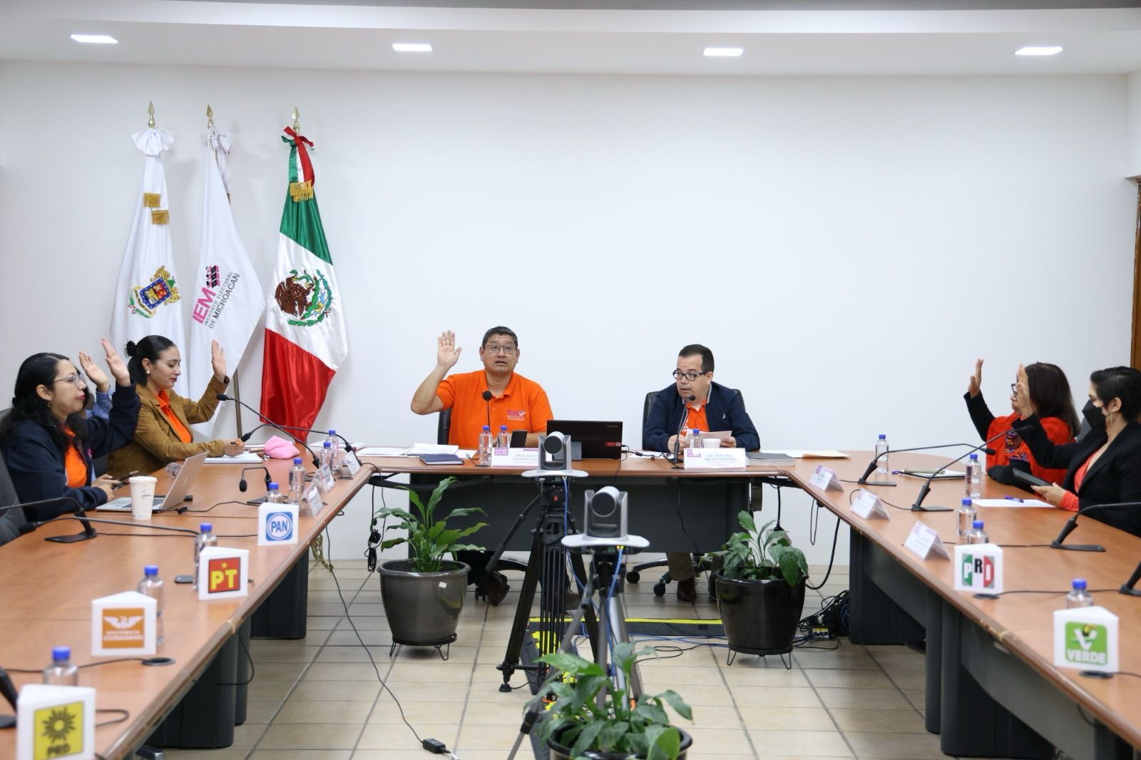 Aprueba IEM dictamen de evaluación del Servicio Profesional Electoral Nacional