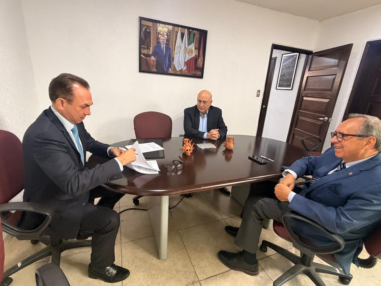 Semigrante ofrece esquema de asistencia médica integral para familias de paisanos