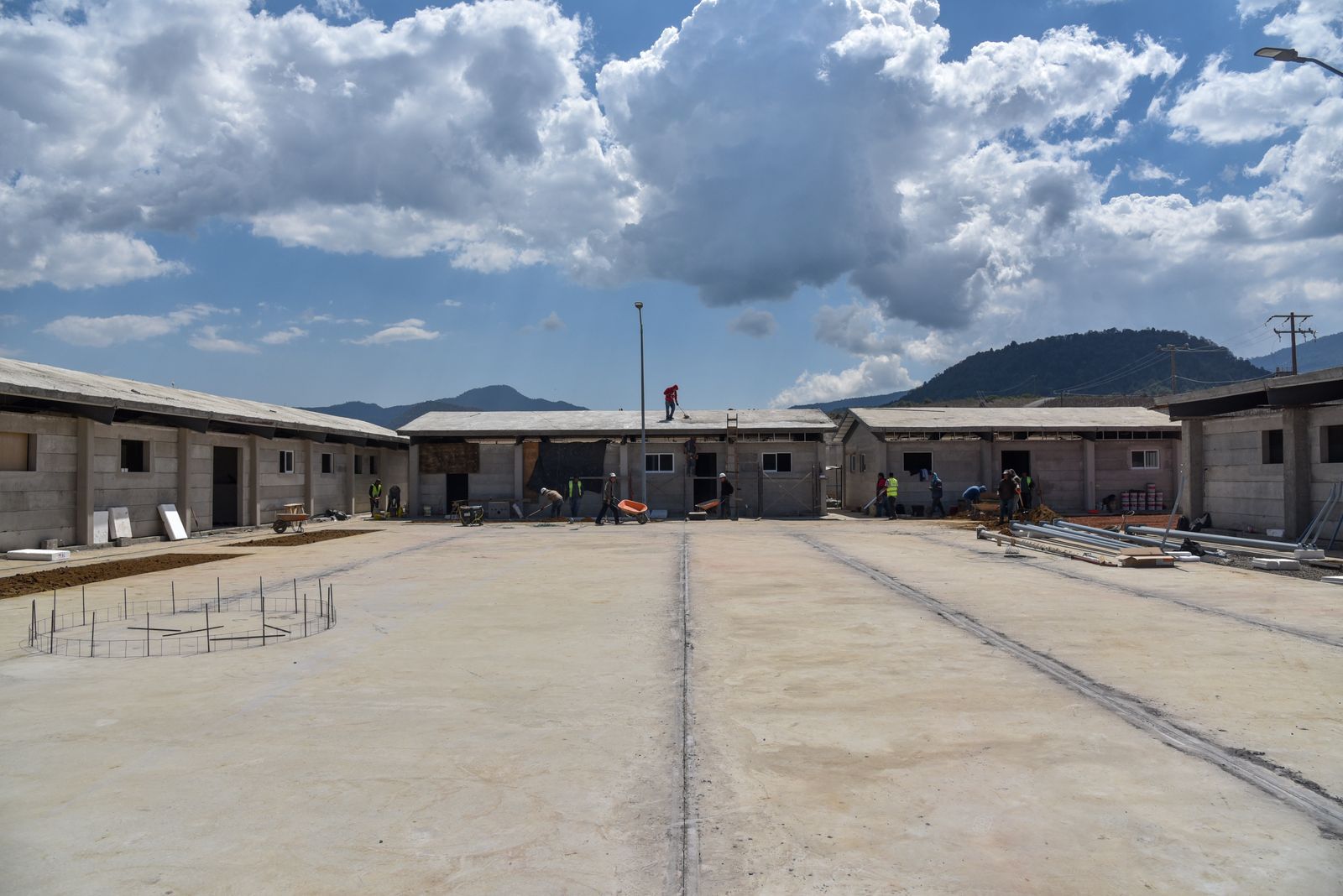 SCOP fortalece la Meseta Purépecha con infraestructura educativa, vial y de seguridad