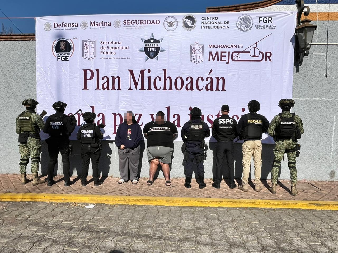 FGE y fuerzas federales y estatales detienen a “El Congo”, presunto implicado en el atentado contra Carlos Manzo, y en la extorsión agrícola FGE y fuerzas federales y estatales detienen a “El Congo”, presunto implicado en el atentado contra Carlos Manzo, y en la extorsión agrícola