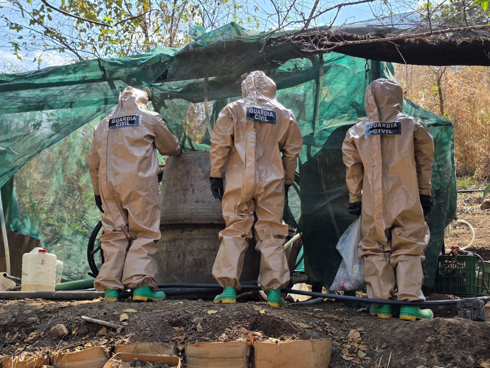 Agentes federales y estatales inhabilitan laboratorio para elaboración de drogas en Peribán Agentes federales y estatales inhabilitan laboratorio para elaboración de drogas en Peribán