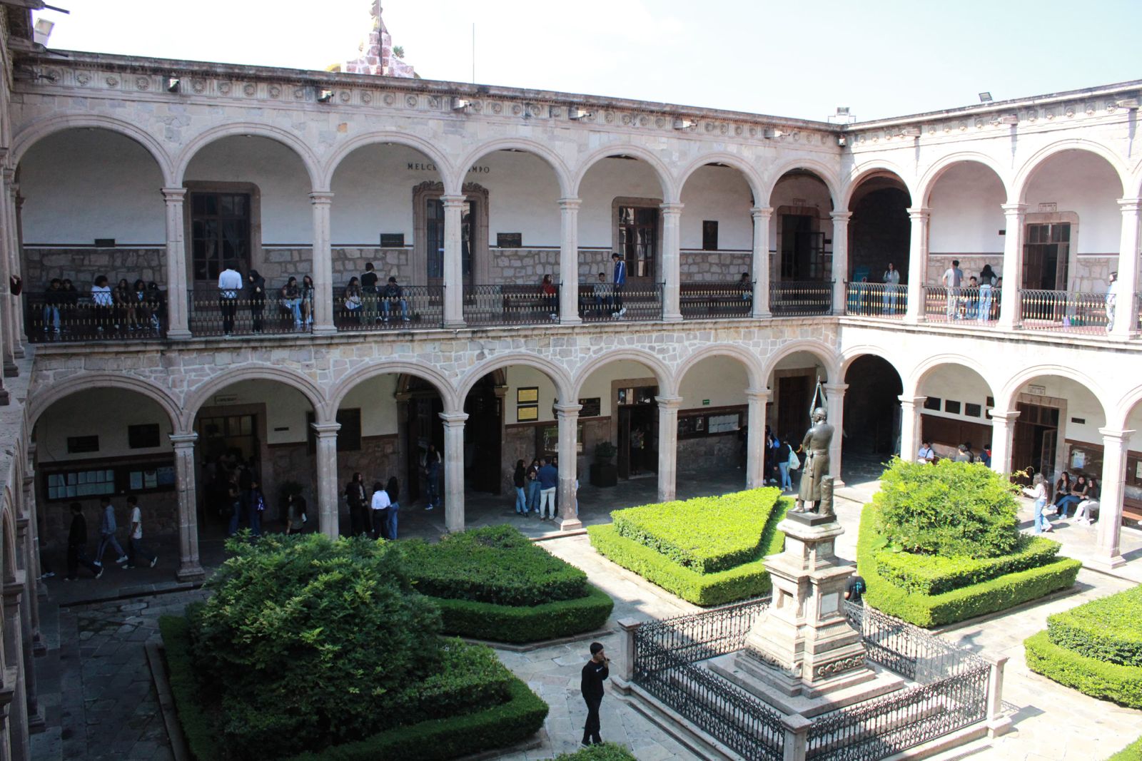 Estudiantes de secundaria tendrán pase universal al Bachillerato Nicolaita, impulsado en gestión de Yarabí Ávila