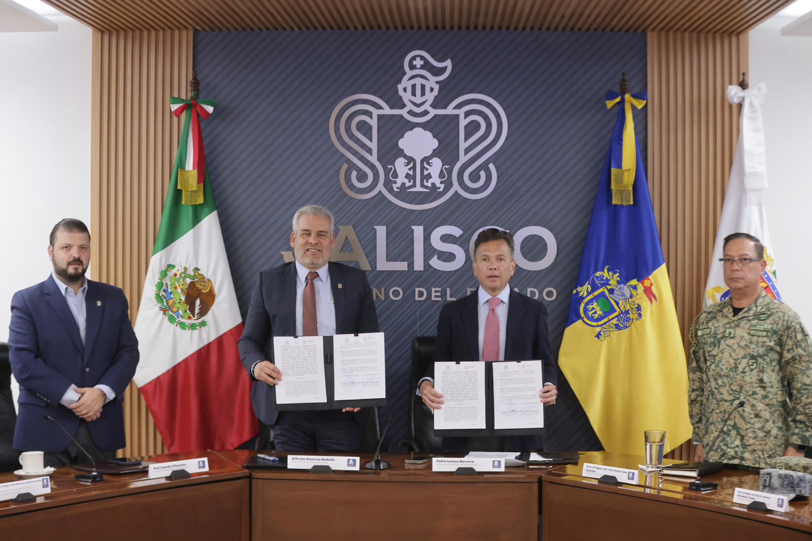 Acuerdan Michoacán y Jalisco reforzar la seguridad en municipios limítrofes