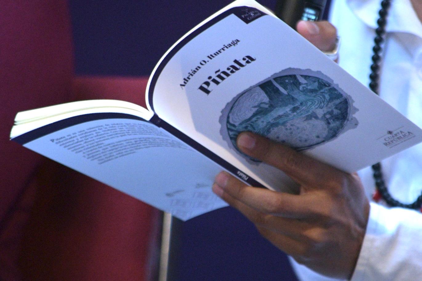 Secum presenta “Piñata” de Adrián O. Iturriaga, obra ganadora de Palabras de Colibrí en narrativa Secum presenta “Piñata” de Adrián O. Iturriaga, obra ganadora de Palabras de Colibrí en narrativa