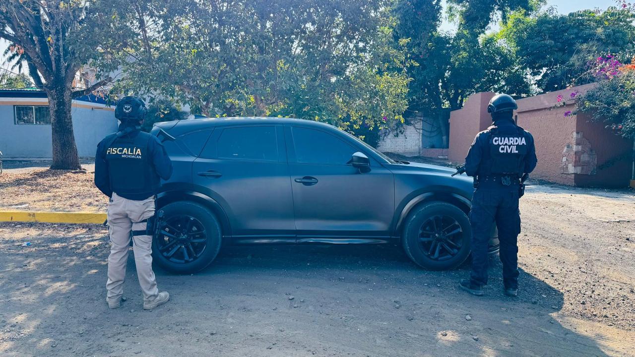 Ejecuta FGE 5 cateos; hay 3 detenidos, droga, armas y vehículos asegurados