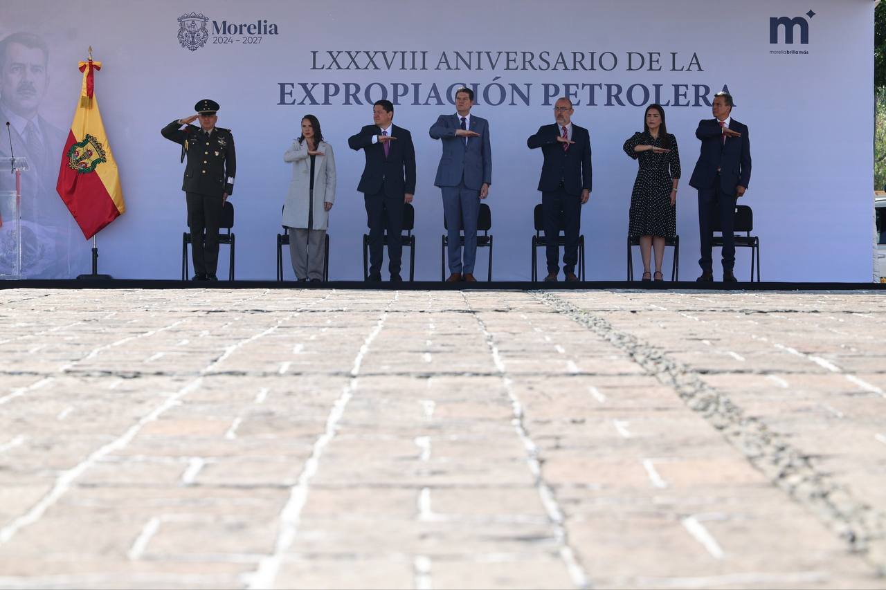 Encabeza Alfonso Martínez LXXXVIII Aniversario de la Expropiación Petrolera