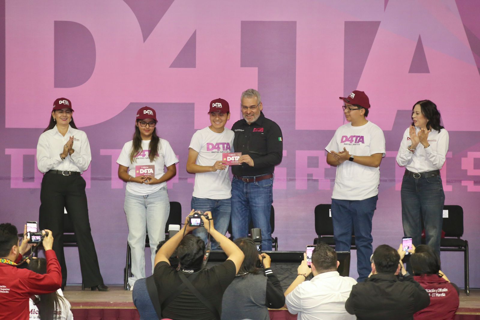 Se suman otros 4 mil estudiantes a D4TA, datos gratis; ARB invita a no quedarse fuera del programa