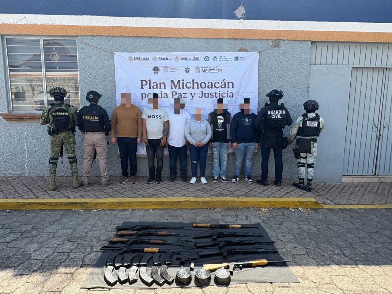 SSP y Defensa detienen a 6 personas y aseguran 10 armas en Morelia SSP y Defensa detienen a 6 personas y aseguran 10 armas en Morelia