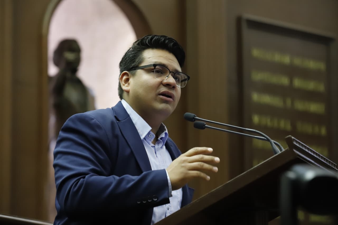 Toño Carreño presenta iniciativa para la creación de la Comisión de Evaluación y Seguimiento al Plan Municipal de Desarrollo Toño Carreño presenta iniciativa para la creación de la Comisión de Evaluación y Seguimiento al Plan Municipal de Desarrollo