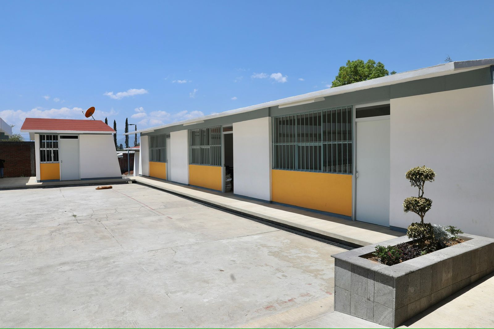 Inauguran ARB y Mario Delgado reconversión de telesecundaria a bachillerato, en Uruapan