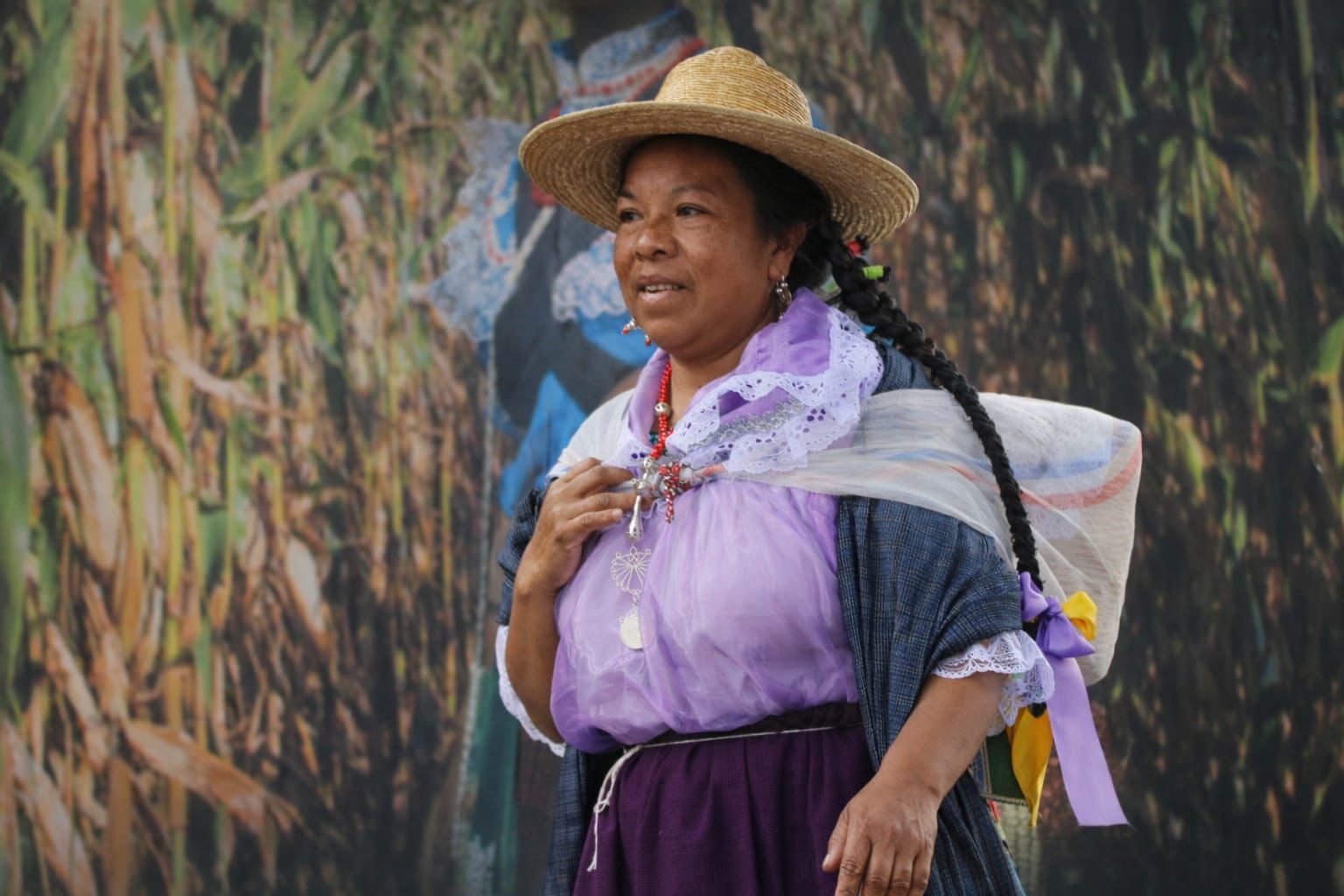 Tianguis de Domingo de Ramos celebra la riqueza textil de los pueblos originarios
