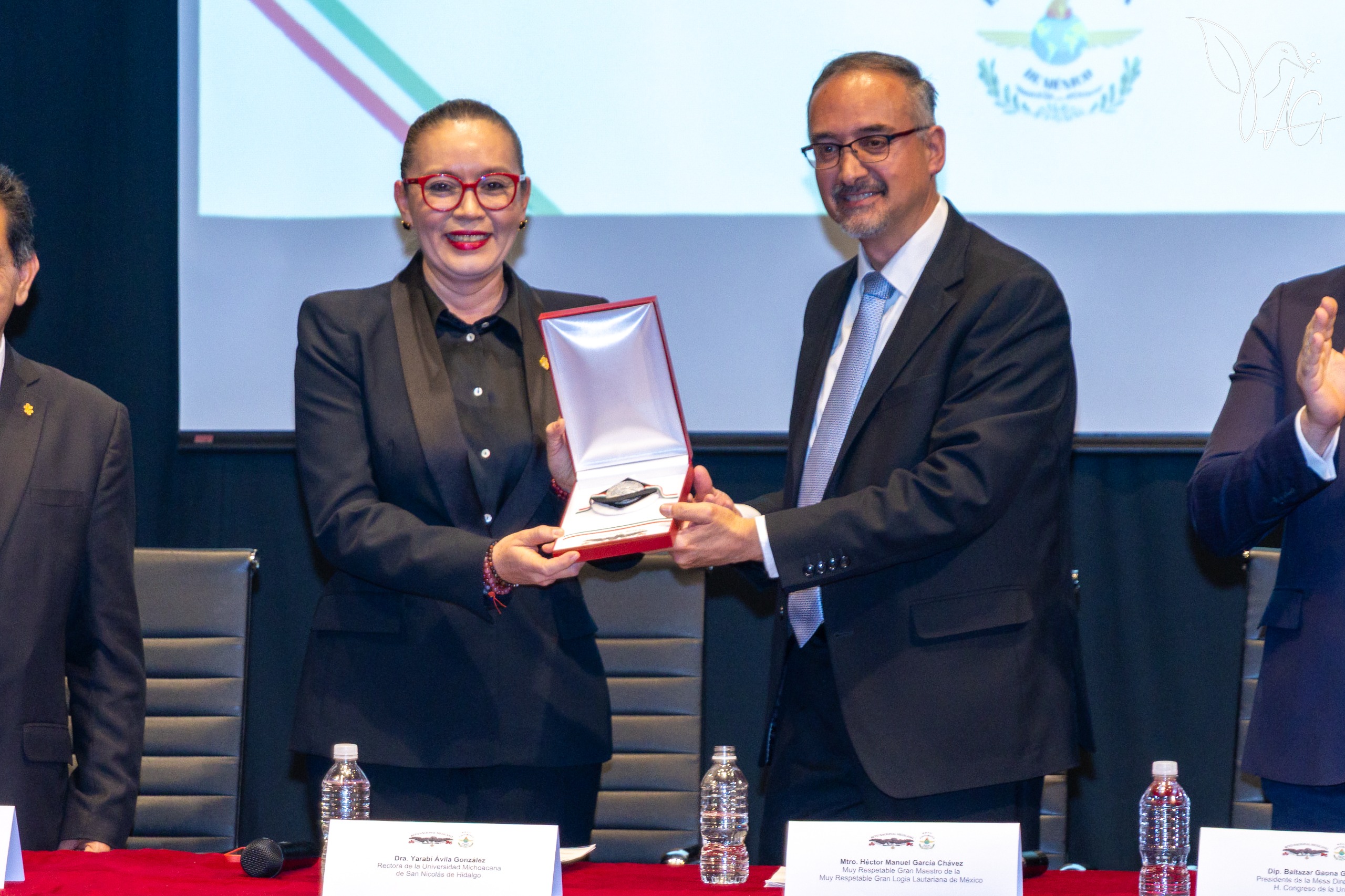 La autonomía universitaria es la condición para que la UMSNH pueda cumplir su función, afirma Yarabí Ávila al recibir la Medalla al Mérito Ciudadano