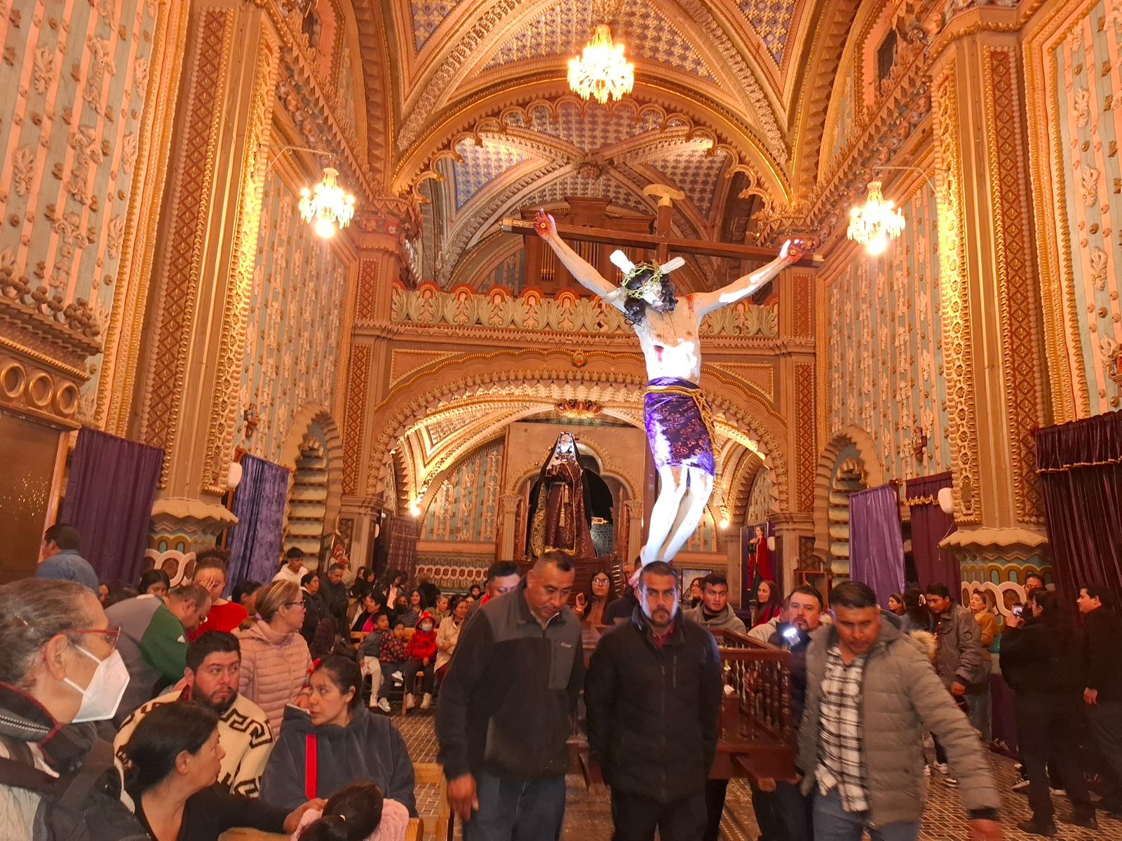 Fe y tradición se reunieron en la Procesión de los Cristos en Tlalpujahua