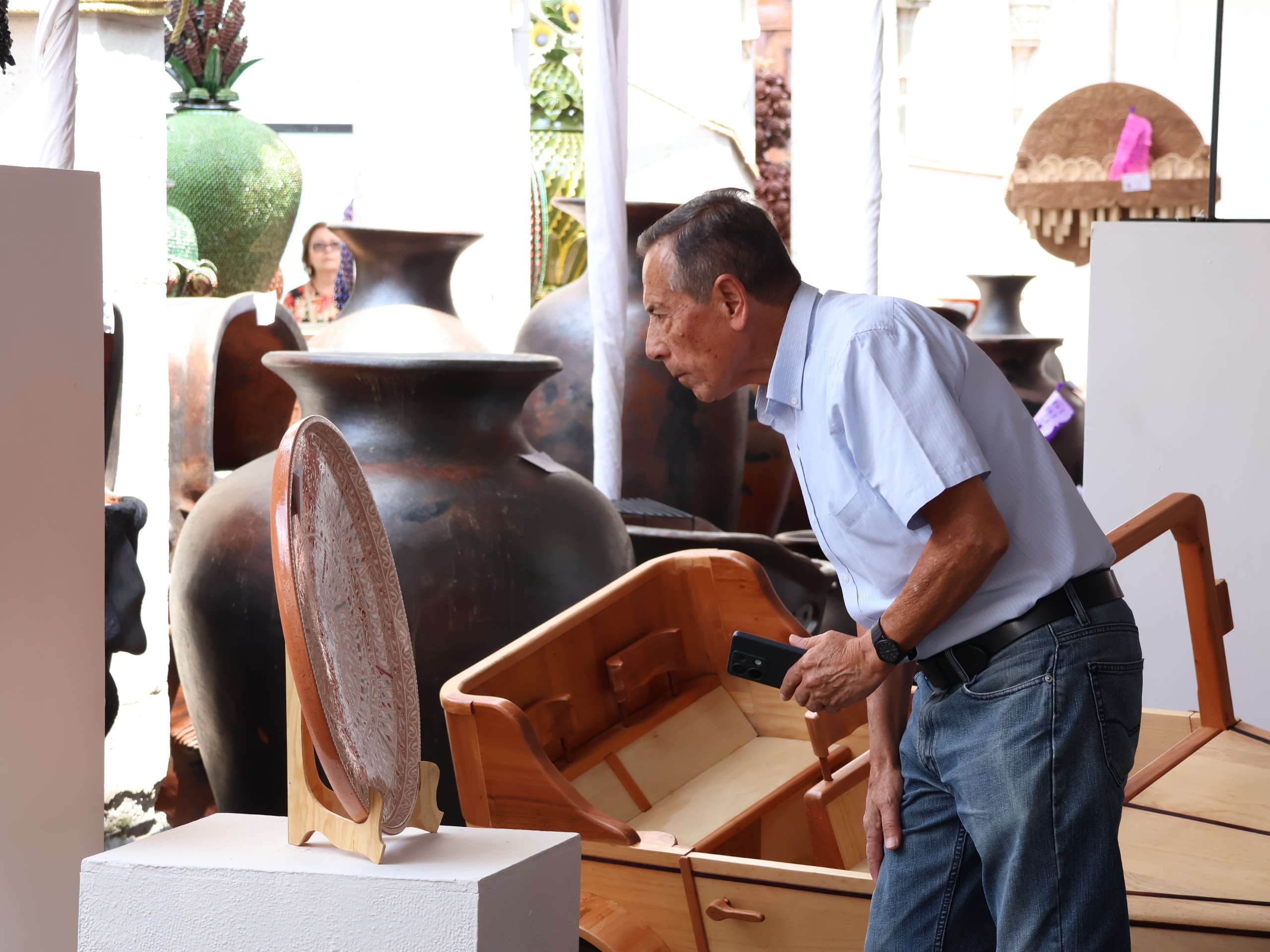 Ventas en el Concurso Estatal de Artesanías en Uruapan superan los 4.4 mdp Ventas en el Concurso Estatal de Artesanías en Uruapan superan los 4.4 mdp