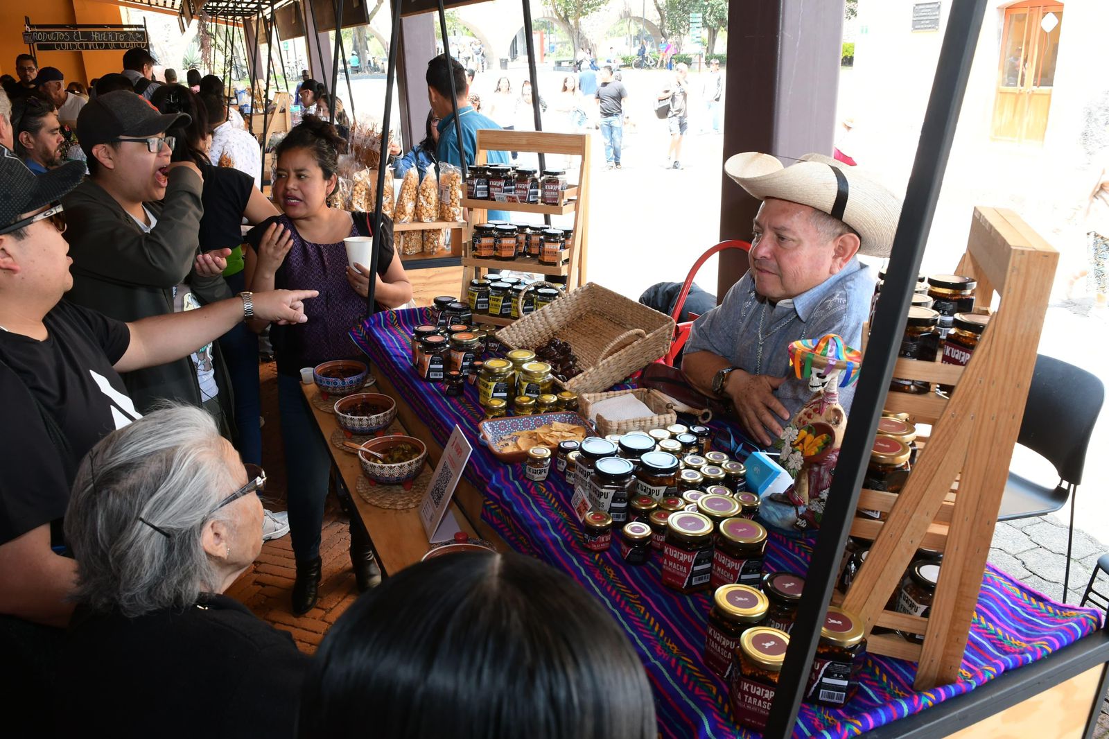 “Michoacán en Los Pinos” deja derrama superior a 1.7 mdp a productores: Sedeco “Michoacán en Los Pinos” deja derrama superior a 1.7 mdp a productores: Sedeco