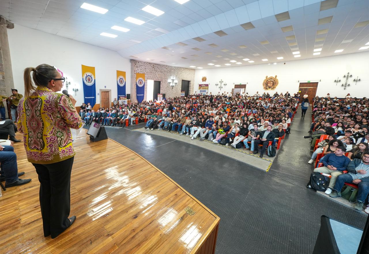 Yarabí Ávila reconoce apoyo de la presidenta Claudia Sheinbaum a jóvenes nicolaitas con beca Gertrudis Bocanegra