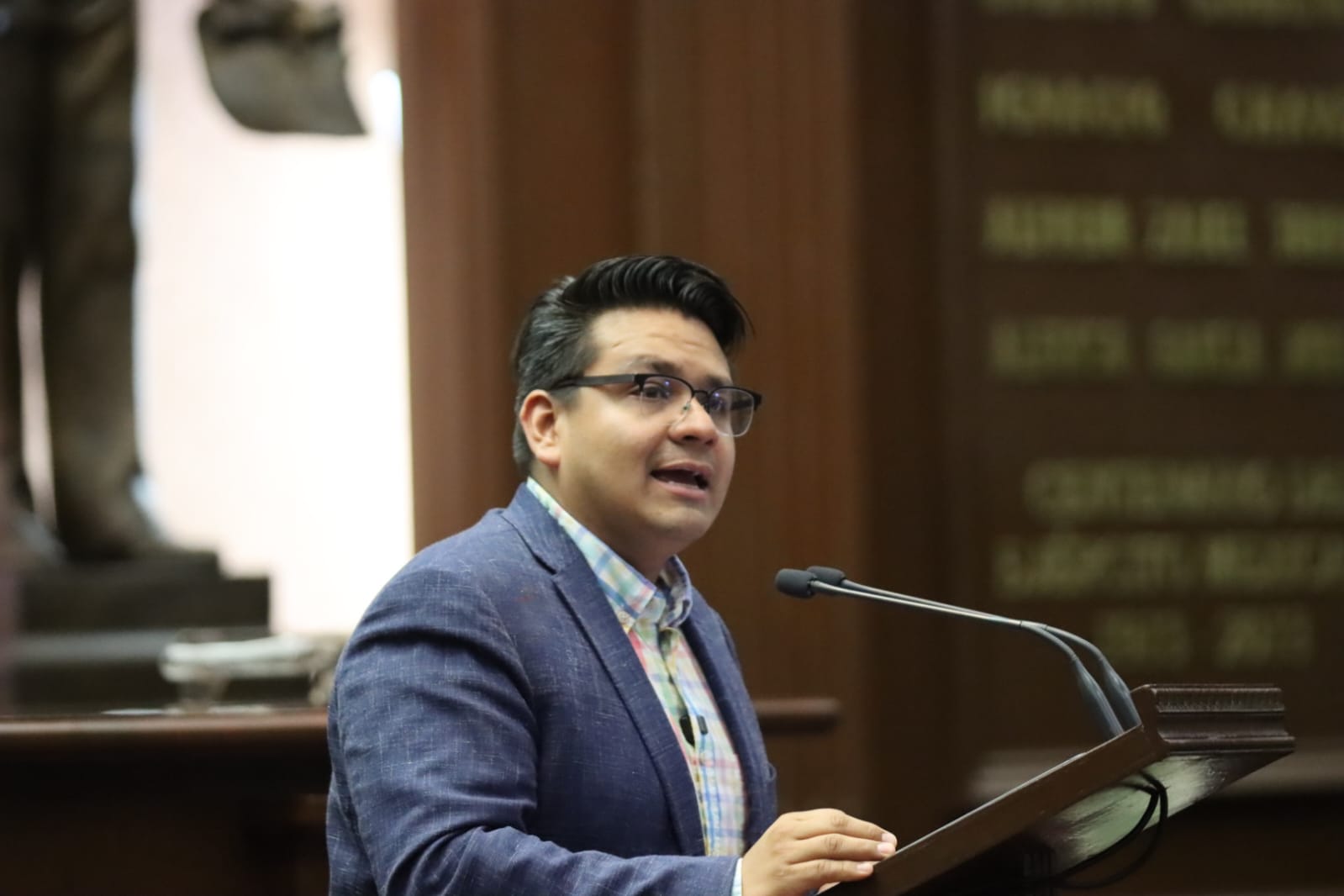 Celebra Toño Carreño aprobación de reforma que propuso que prioriza atención a niños con cáncer