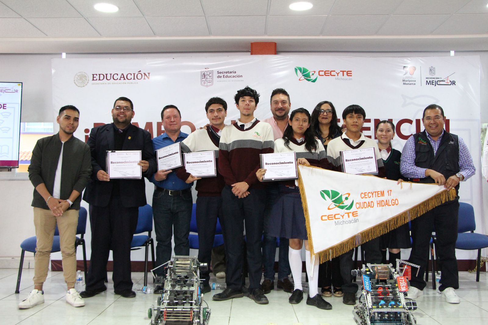Jóvenes del Cecytem llevarán su talento al Mundial de Robótica en EE.UU