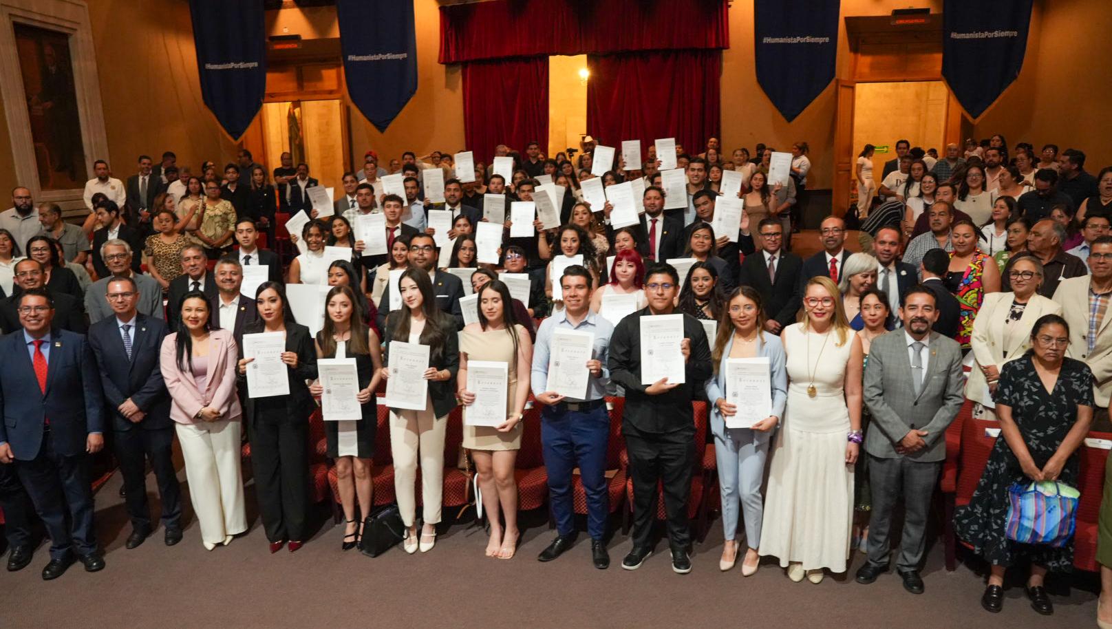 UMSNH brilla por la excelencia académica de nicolaitas reconocidos por CENEVAL