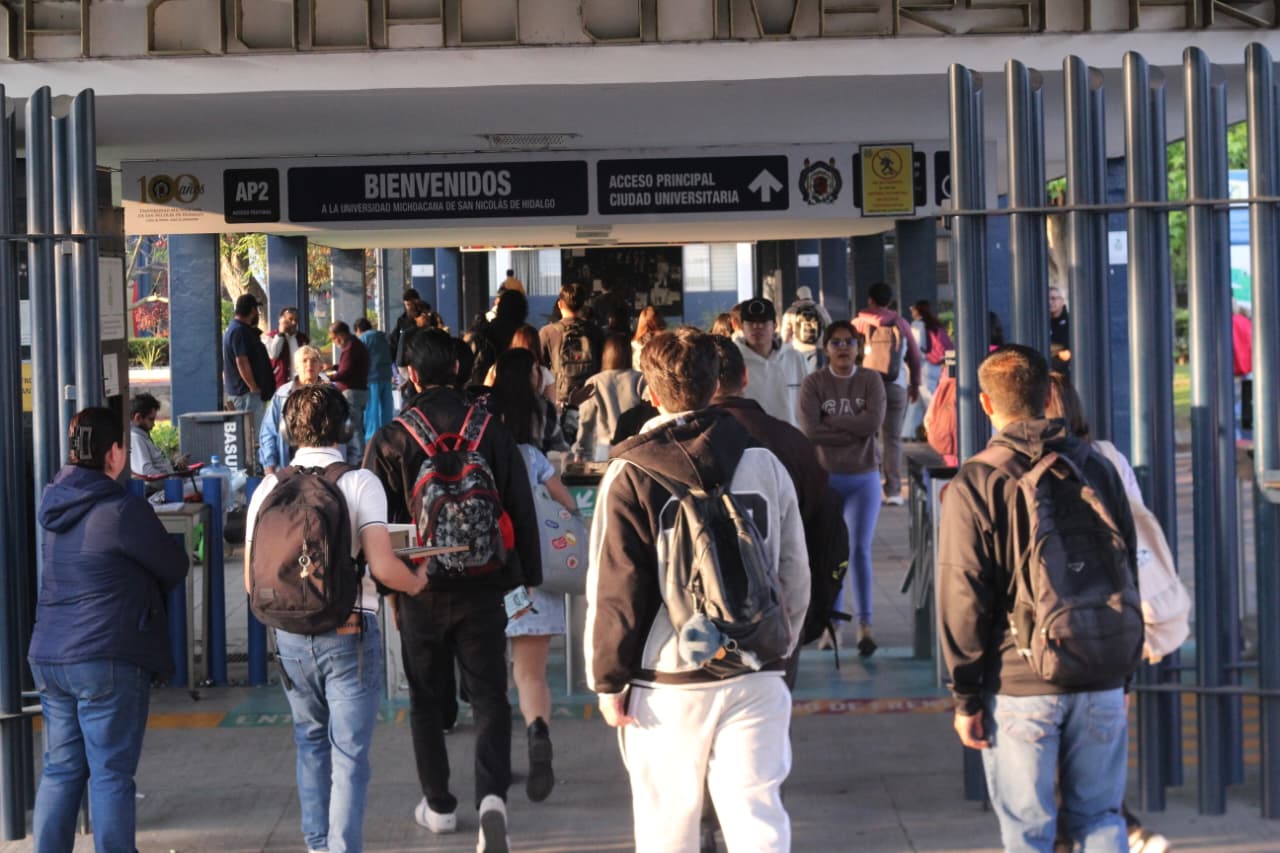 Docentes y estudiantes de la UMSNH regresan a clases presenciales