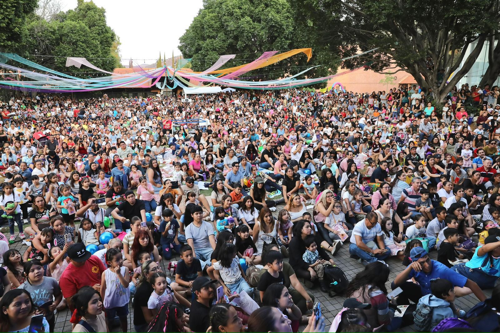 Cientos de familias celebran el Día de la Niñez en el Festival Jalo