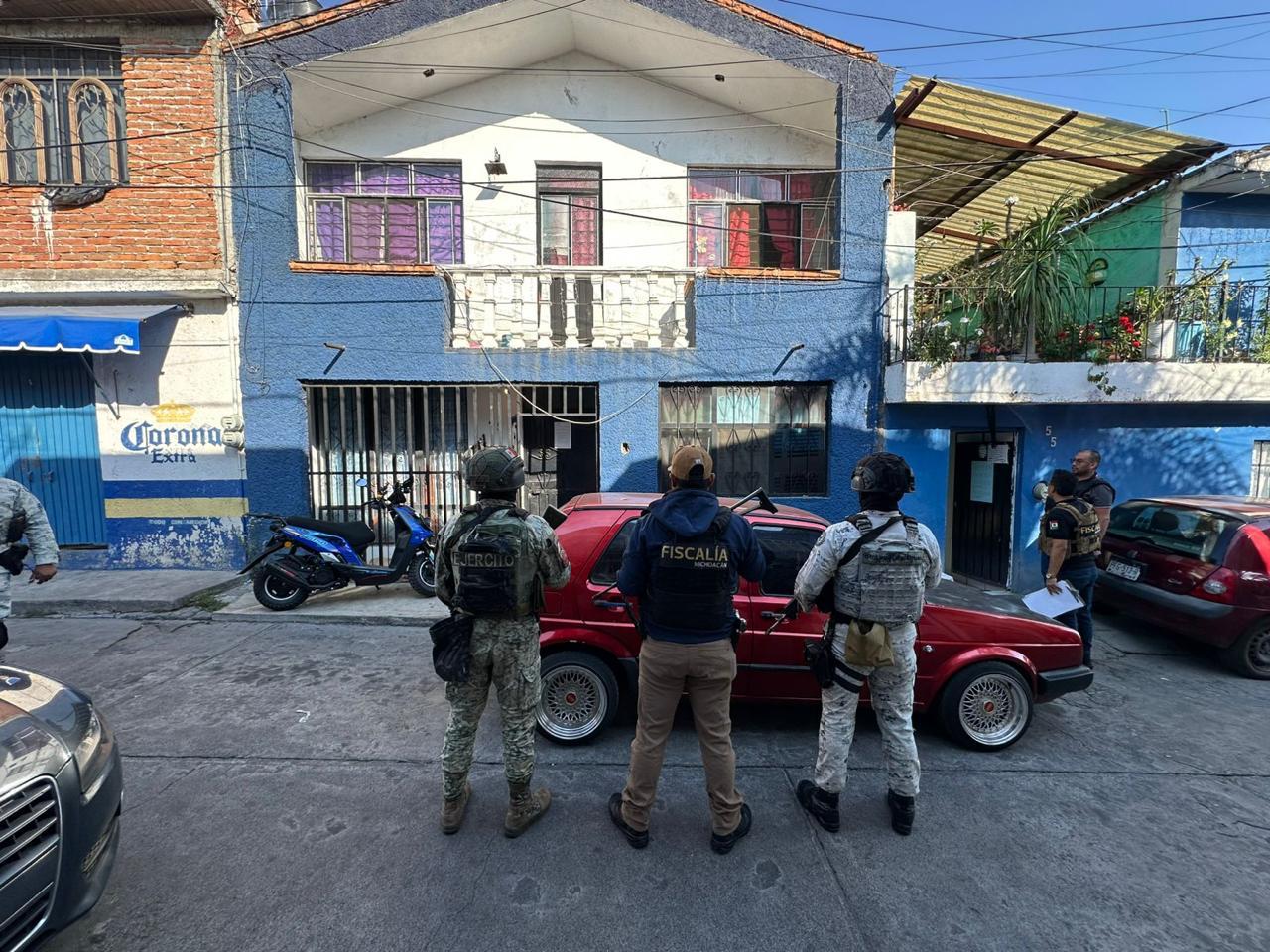 Fiscalía de Michoacán realiza cateos en diferentes puntos de Morelia y asegura más de 2 mil dosis de droga