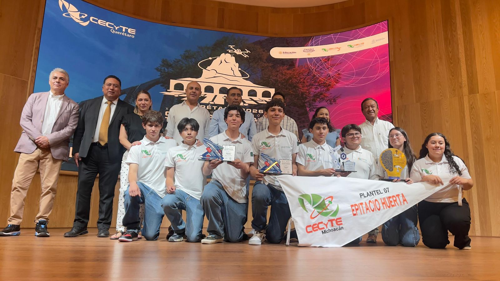 Jóvenes michoacanos ganan pase al mundial de robótica
