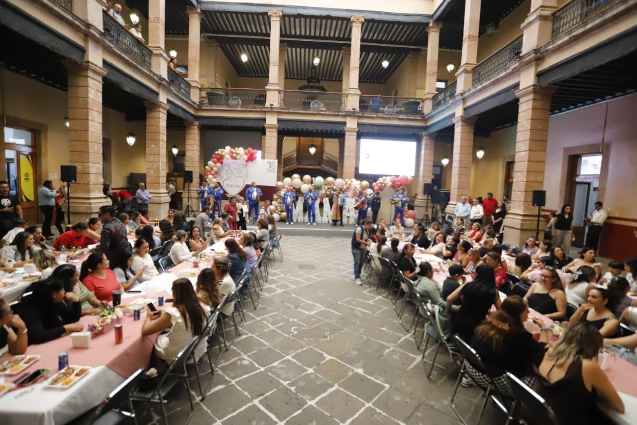 Congreso del Estado reconoce labor de las madres michoacanas en la sociedad