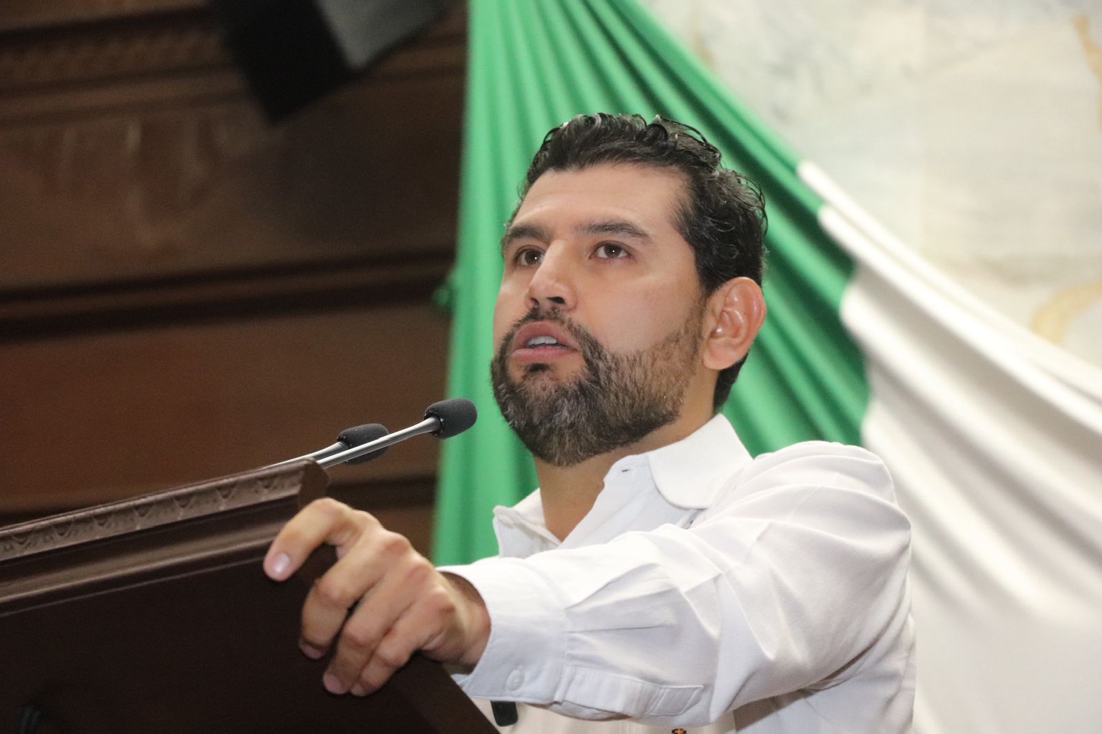 Octavio Ocampo plantea licencias parentales y sistemas de cuidados para madres trabajadoras de Michoacán