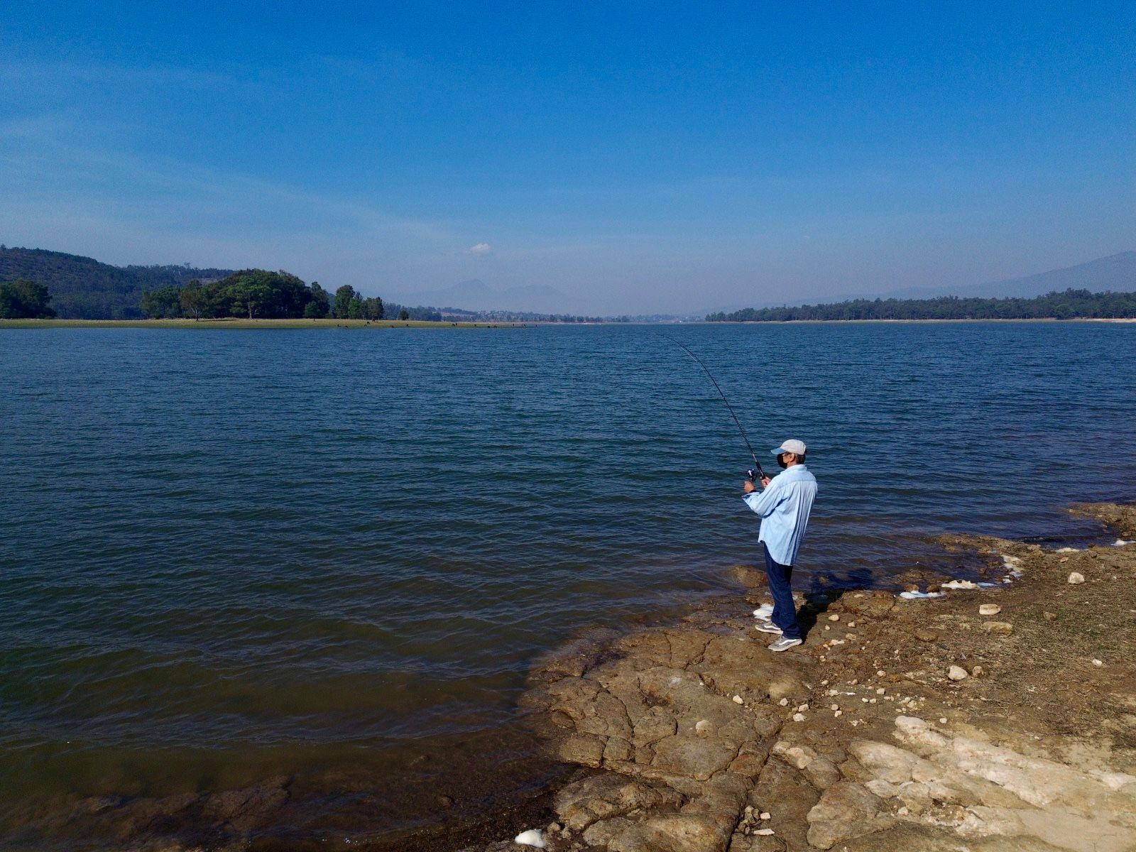 ¡Prepara la caña! Inscríbete al torneo de pesca en la presa de Cointzio