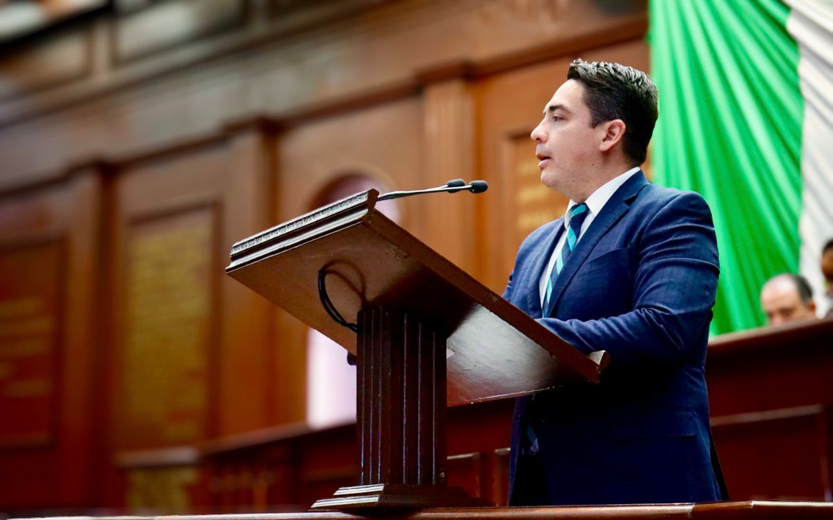 Iván Vera presenta iniciativa para proteger derechos de niñas y niños con padres privados de la libertad