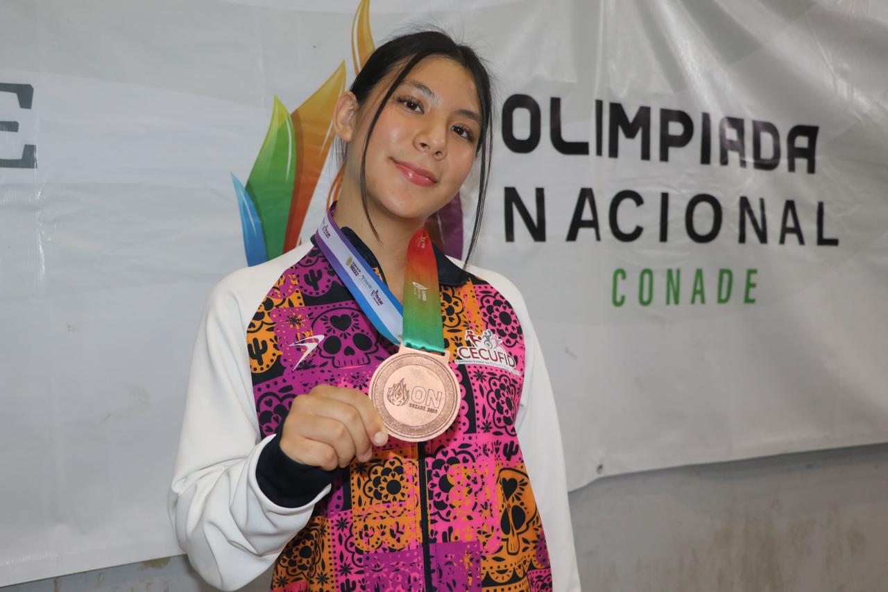 Dulce Guzmán demuestra que nunca hay que rendirse y obtiene su primera medalla nacional Dulce Guzmán demuestra que nunca hay que rendirse y obtiene su primera medalla nacional