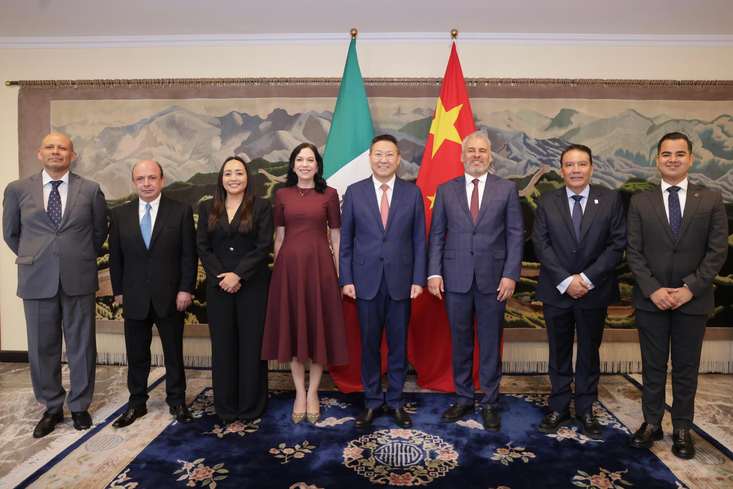 ARB y embajador de China refuerzan colaboración comercial, cultural y académica
