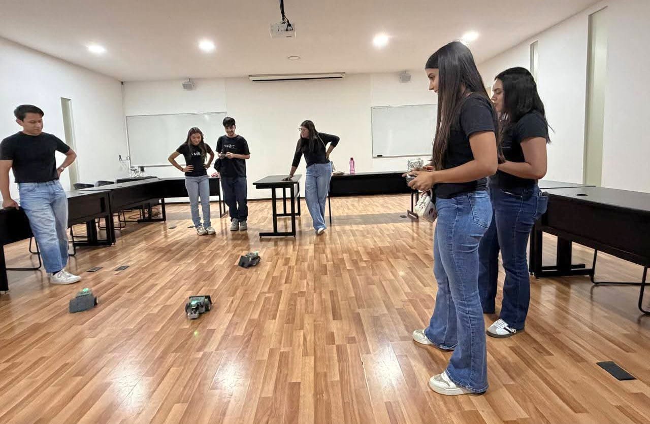 Robótica, programación e innovación: estudiantes de Tocumbo se acercan a la Industria 4.0 Robótica, programación e innovación: estudiantes de Tocumbo se acercan a la Industria 4.0