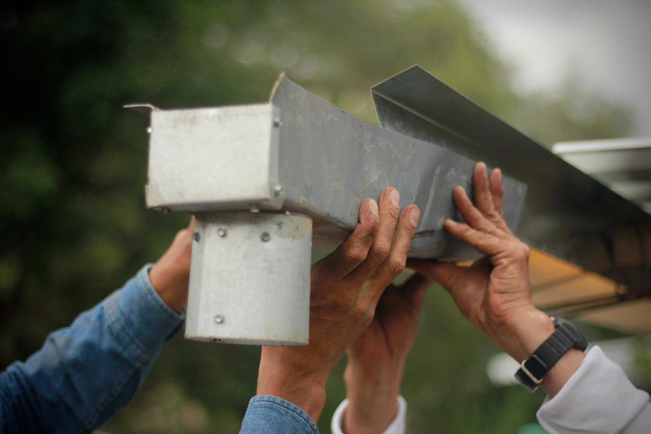 Entrega Sader sistemas de captación de agua en comunidades rurales de Coalcomán