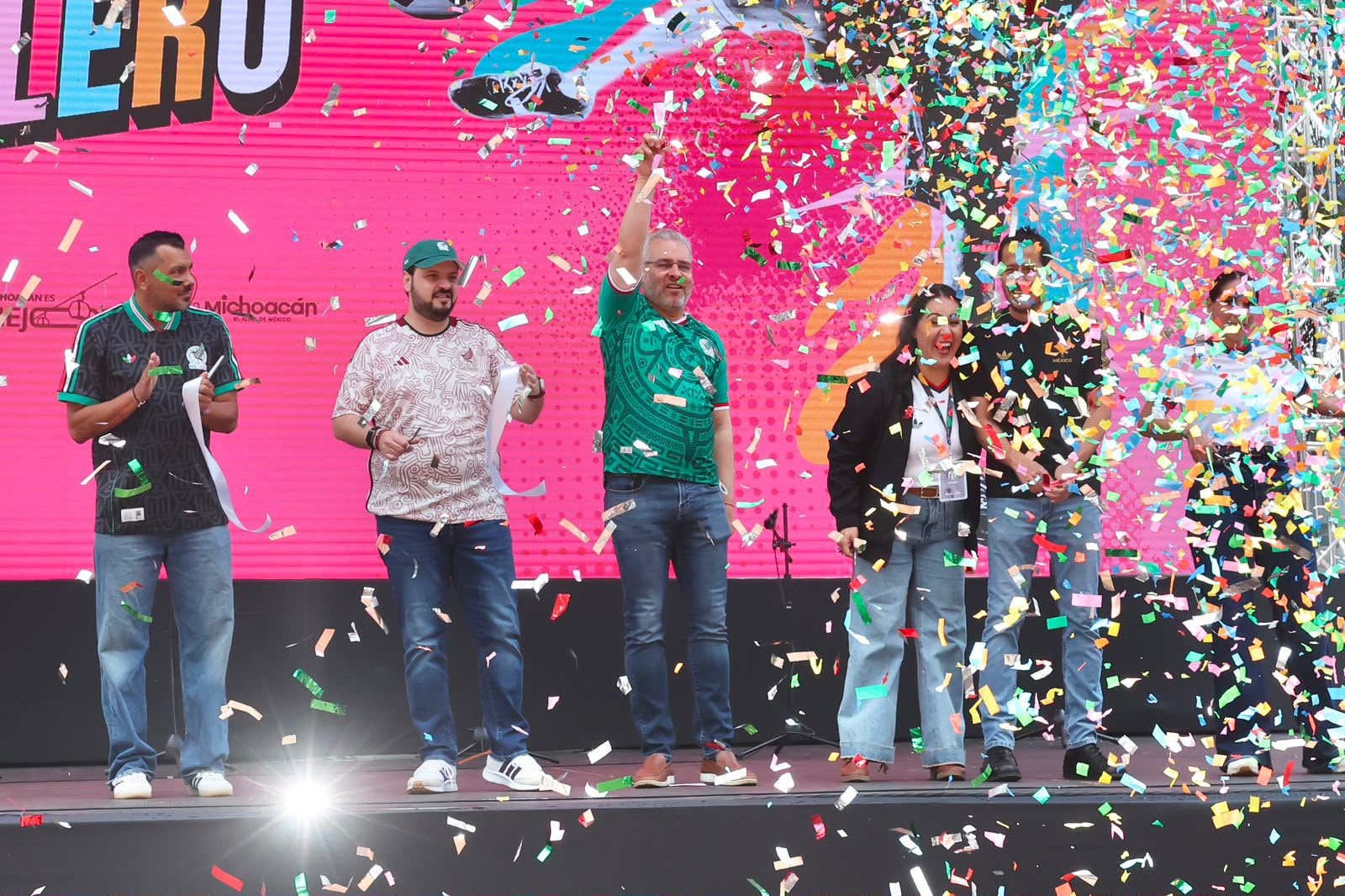 Inaugura ARB Jalo Futbolero con pantalla gigante Inaugura ARB Jalo Futbolero con pantalla gigante