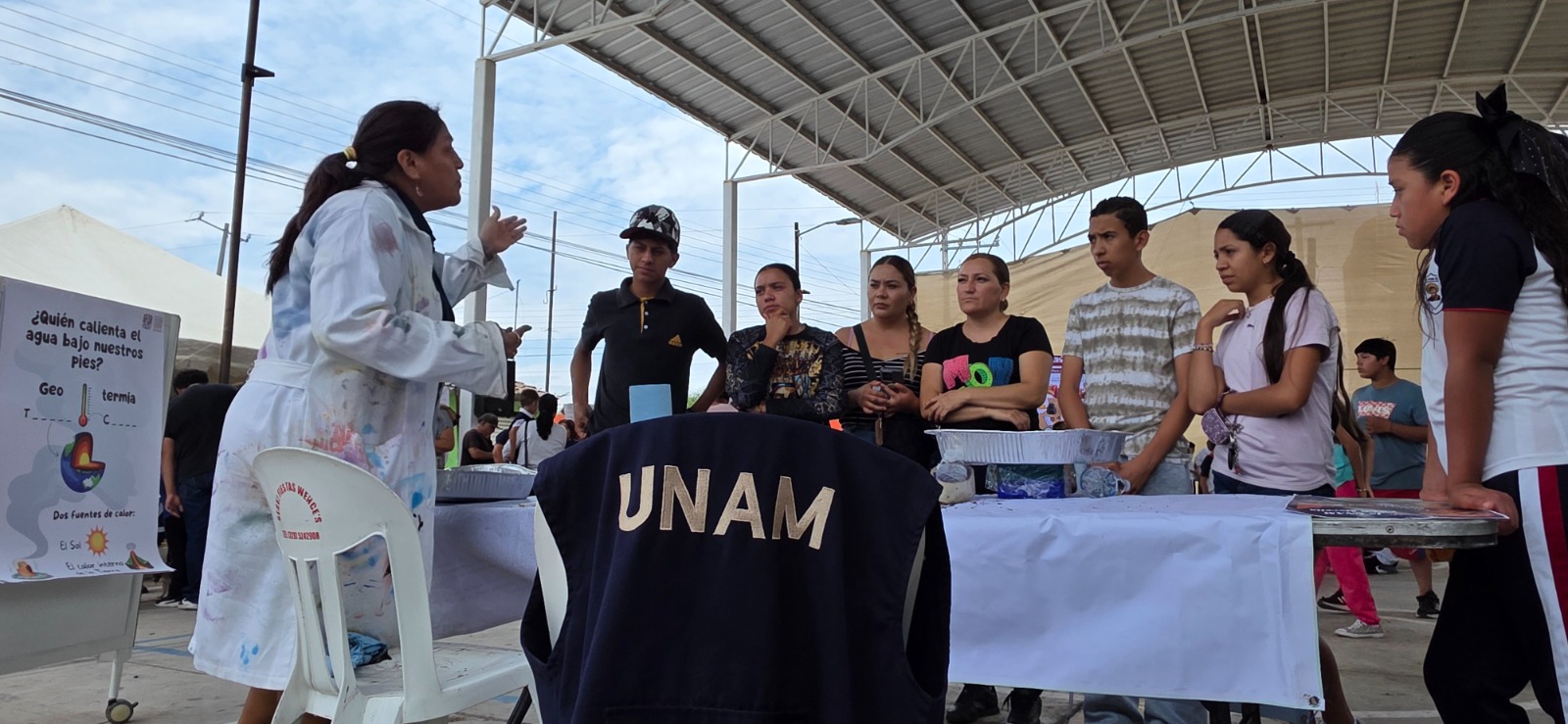 Científicas de la UNAM y la UMSNH acercan la ciencia a los habitantes de El Salitre tras actividad geotérmica
