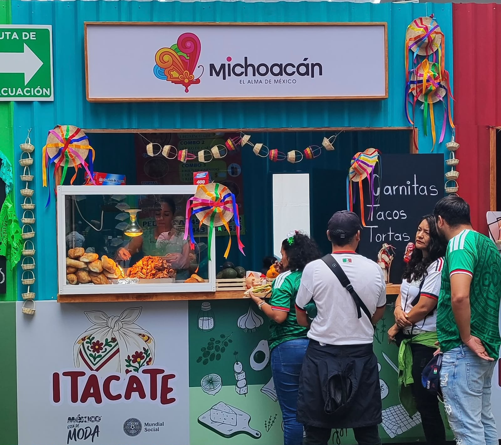 Michoacán proyecta su riqueza gastronómica ante aficionados del fútbol en CDMX Michoacán proyecta su riqueza gastronómica ante aficionados del fútbol en CDMX