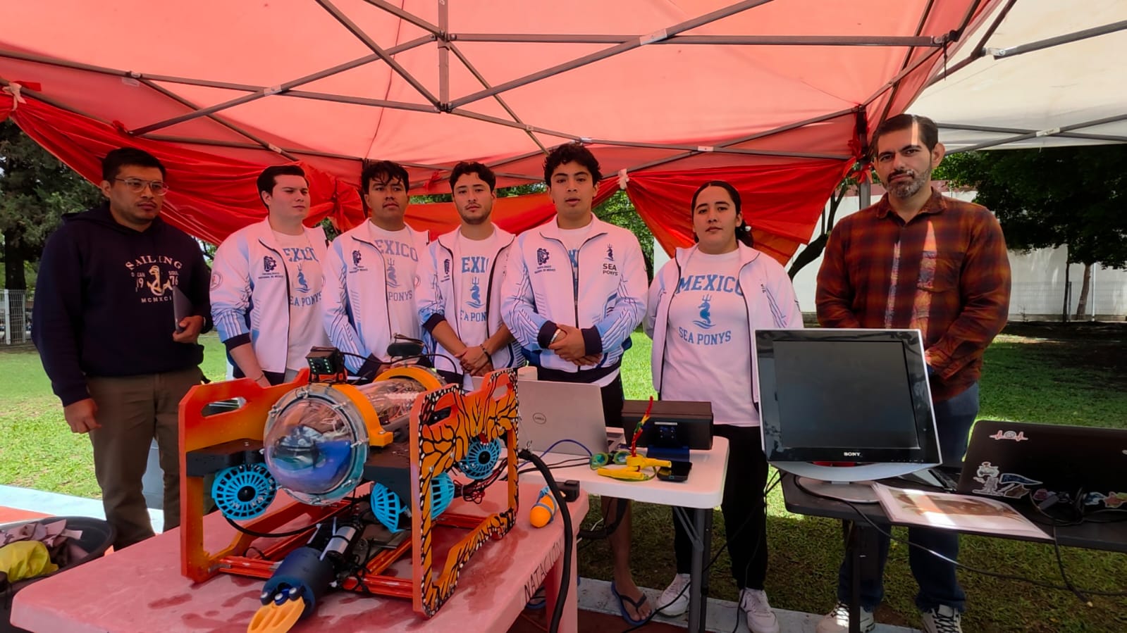 Estudiantes michoacanos competirán en campeonato mundial de robótica submarina Estudiantes michoacanos competirán en campeonato mundial de robótica submarina