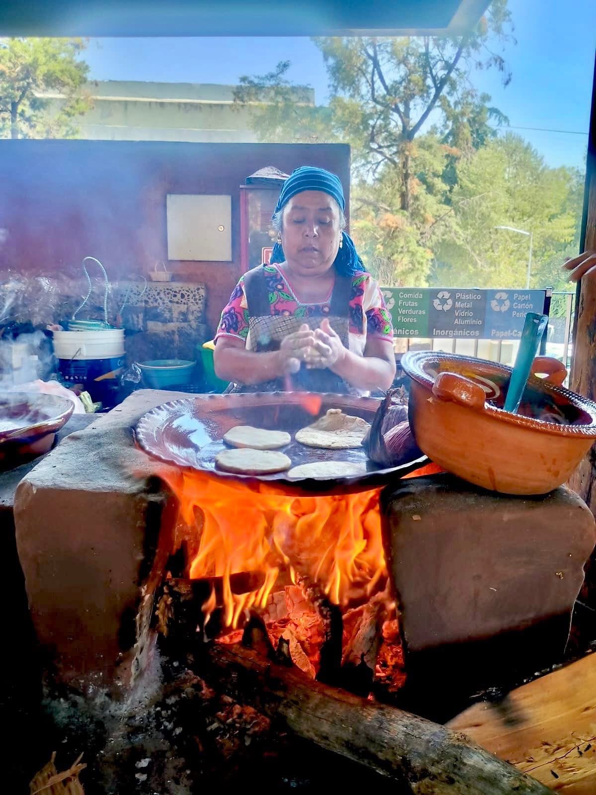 Michoacán conquistó Los Pinos con sus cocineras tradicionales Michoacán conquistó Los Pinos con sus cocineras tradicionales