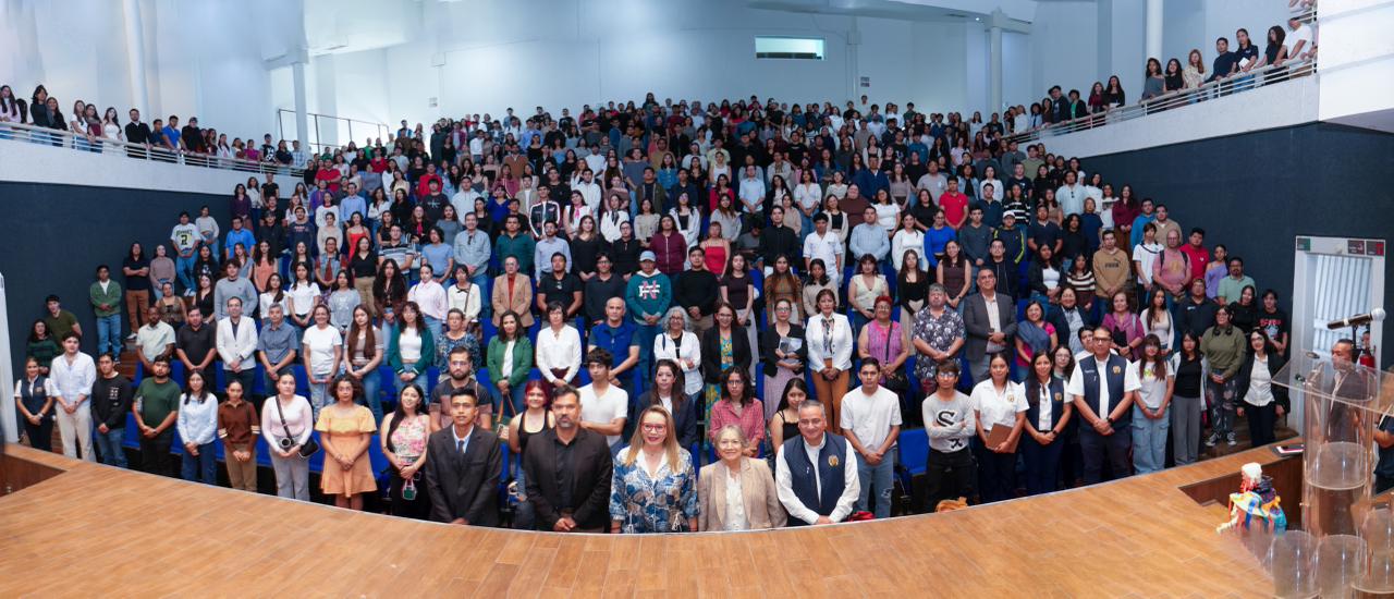A compartir el conocimiento, llama Yarabí Ávila a estudiantes que participan en el verano nicolaita